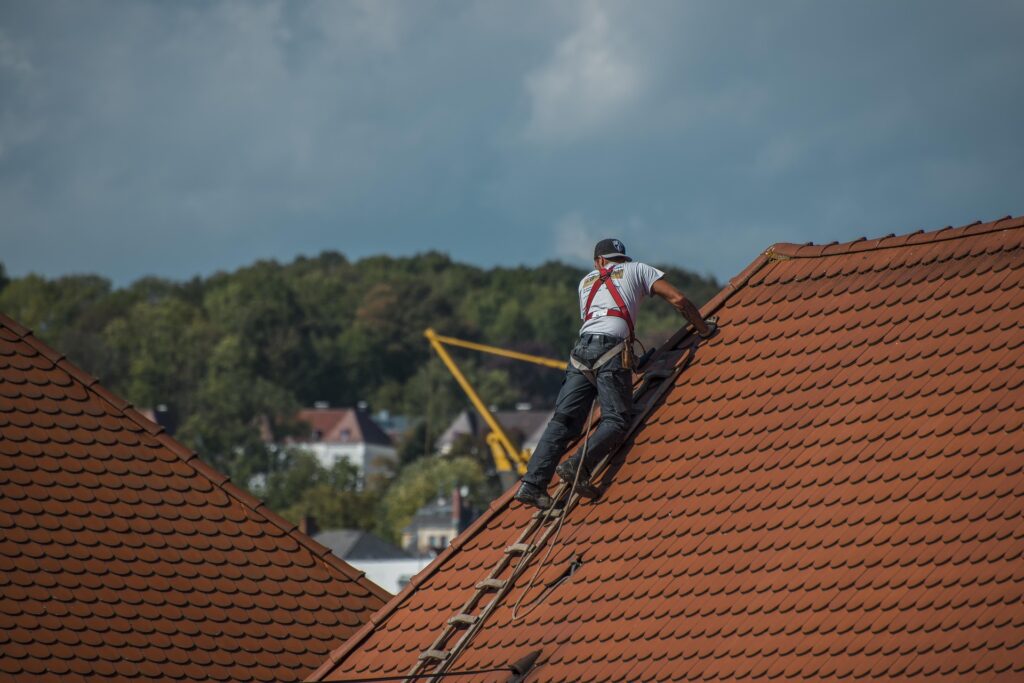 Dakpannen op schuin dak